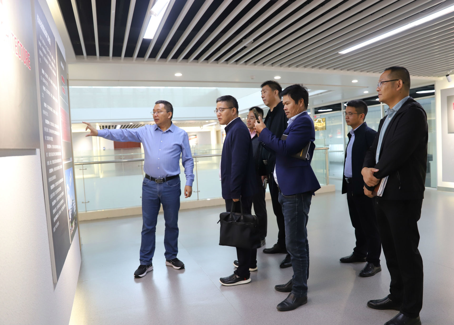 考察团3.jpg