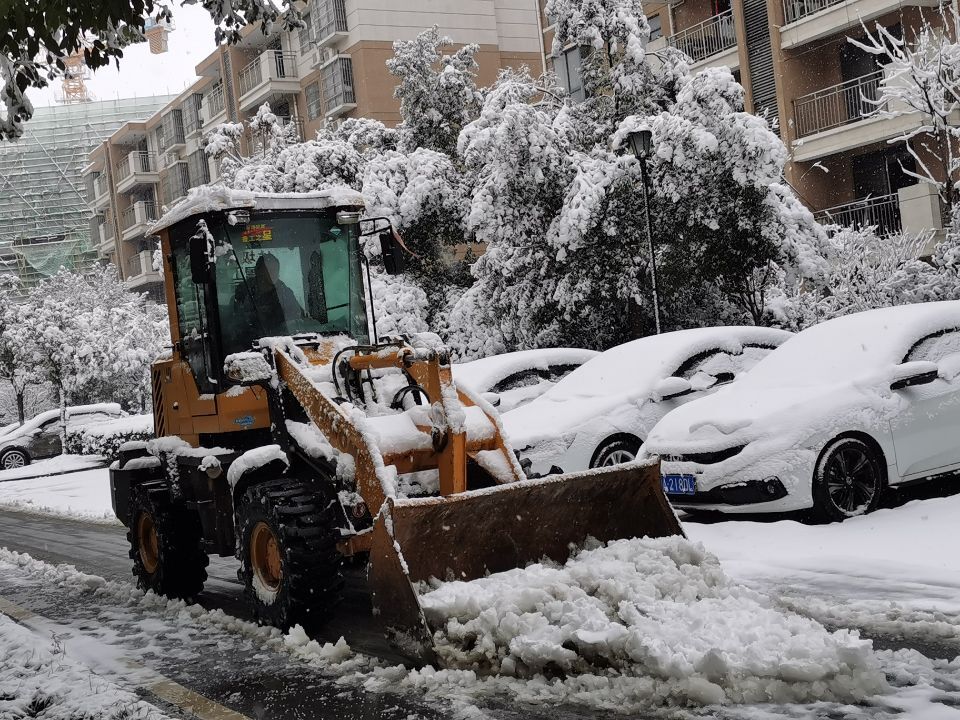 新桥铲雪除冰1.jpg