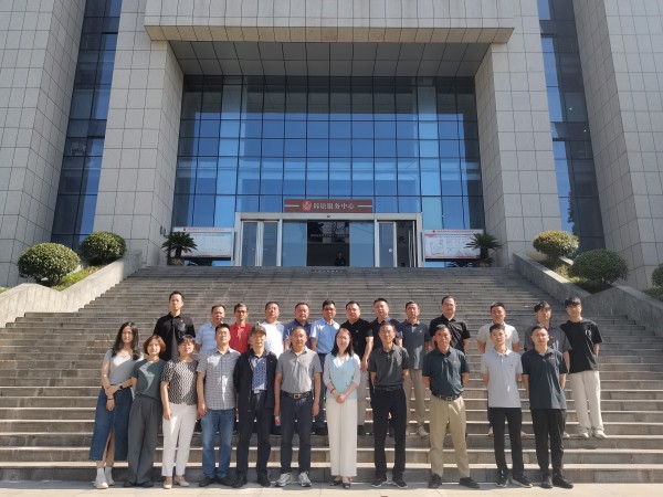 合影(高新法院台阶).jpg 2025-06-18-56809e0b04-d745-4fee-8f87-8635d9684427.jpg